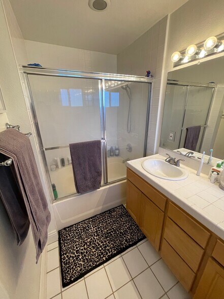 Primary Bathroom - 4600 Don Lorenzo Dr