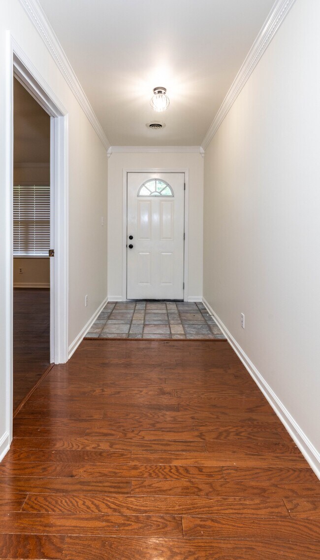 Building Photo - 1315 Lucy Way
