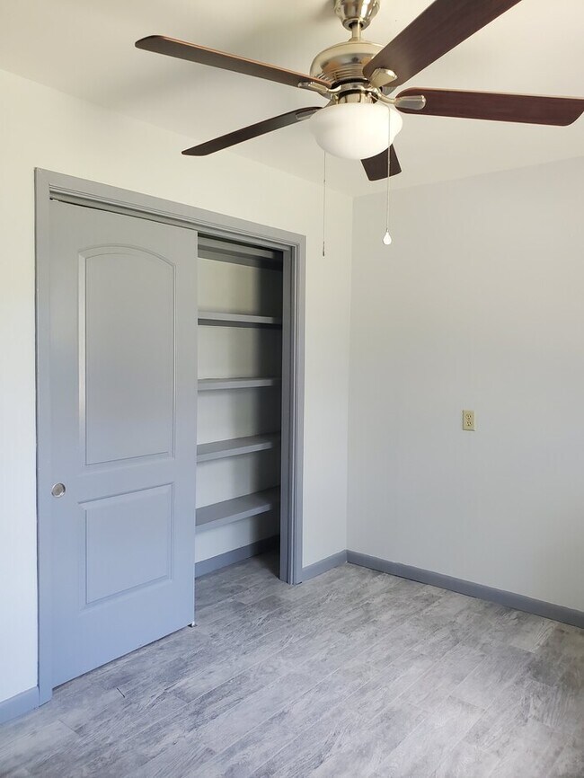 Building Photo - 113 E Hoogland Ave