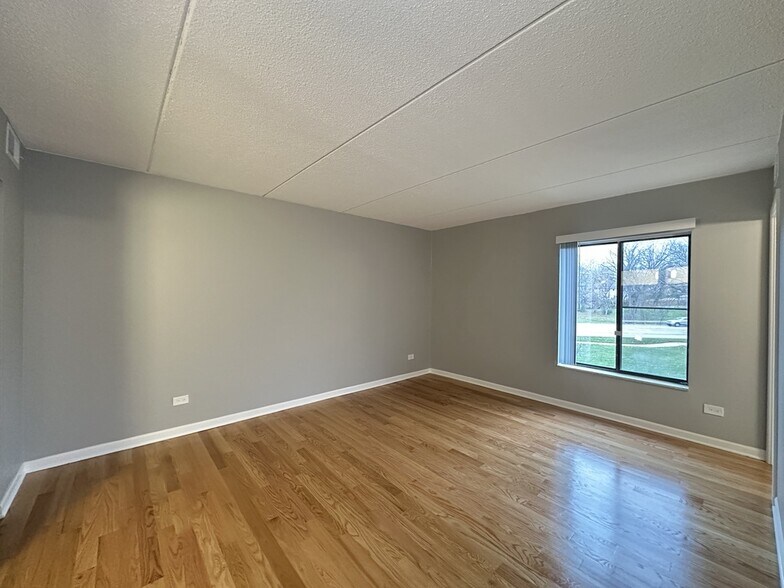 Building Photo - 525 N Quentin Rd