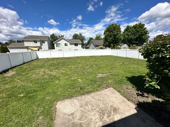 Building Photo - Newly Renovated Ranch Style Home