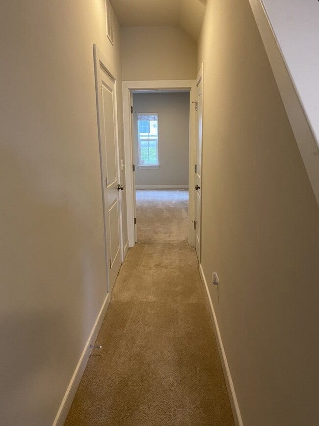 Building Photo - 202 Shamrock Dr