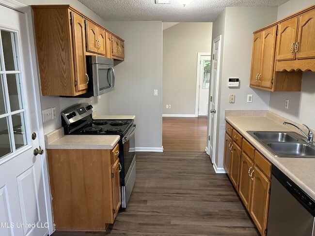 Building Photo - 6589 Pleasant Acres Dr