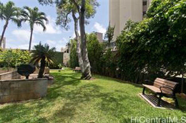 Building Photo - 37th Floor 2 Bed/ 2 Bath/ 1 Assigned parking Condo with views, A/C, Pool, & W/D in unit!