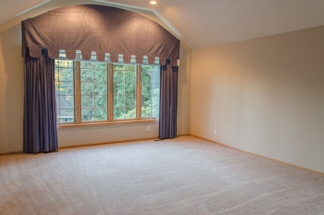 Building Photo - 5Bd/2.75Ba Mercer Island House