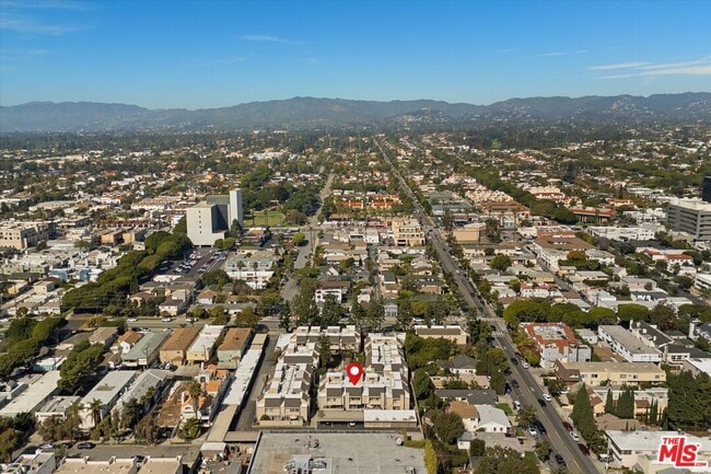 Building Photo - 2516 Arizona Ave