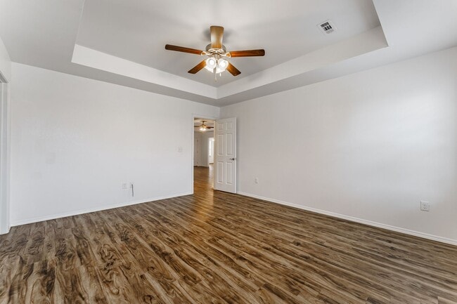 Building Photo - Newly updated home