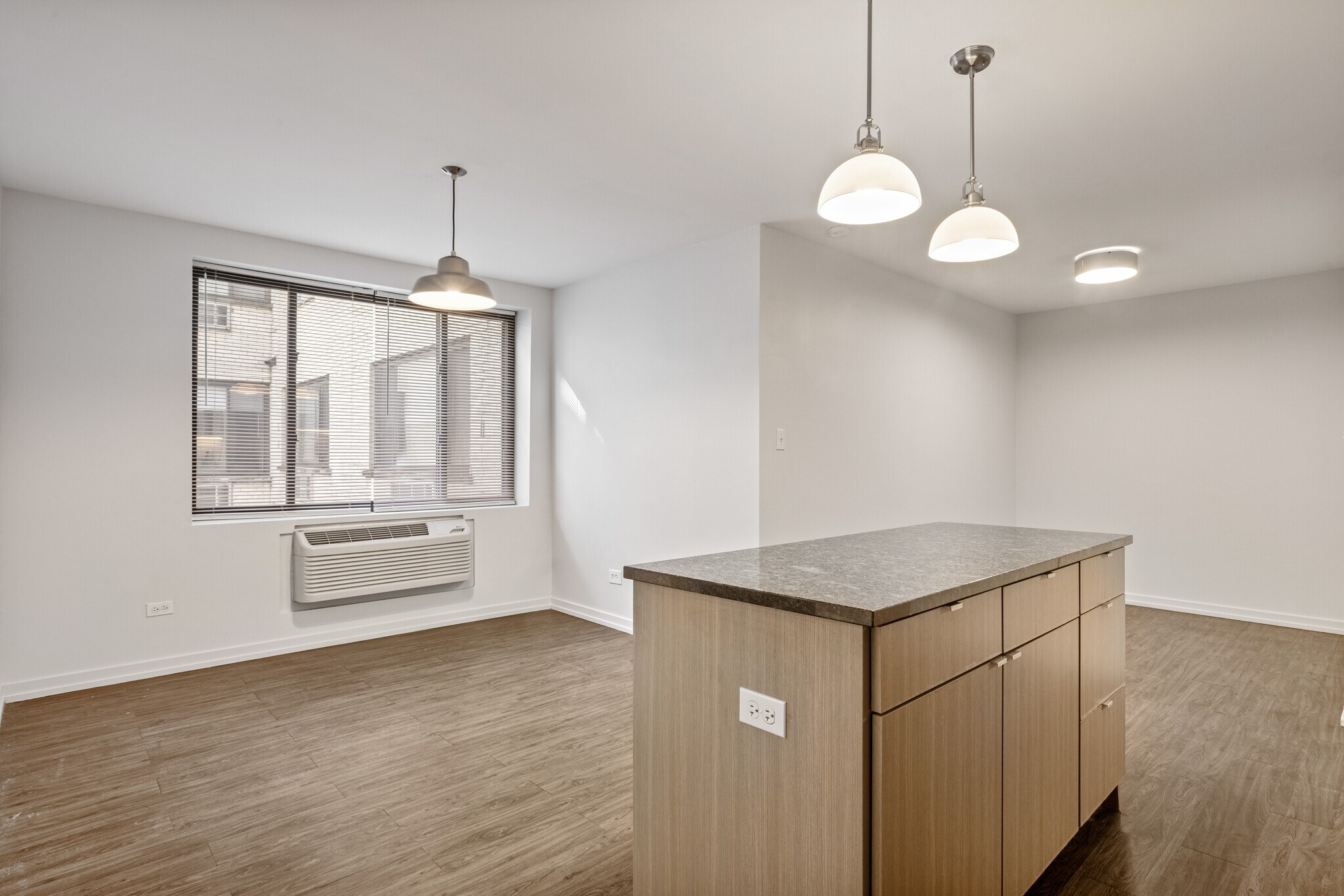 Building Photo - 5410 N Winthrop Ave