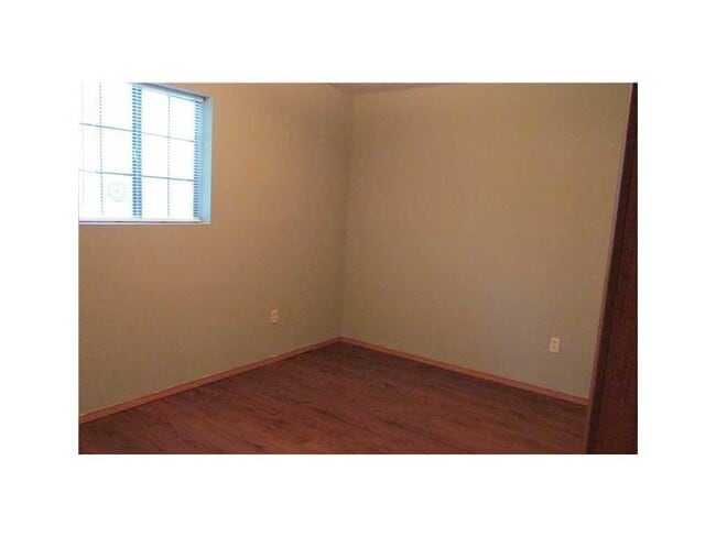 Building Photo - 202 NW J St