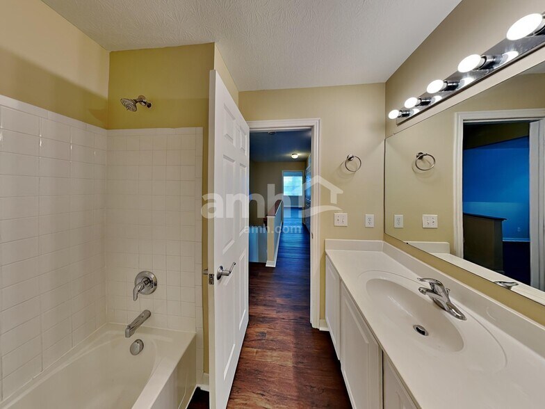 Building Photo - 741 Lilly Landing Ln