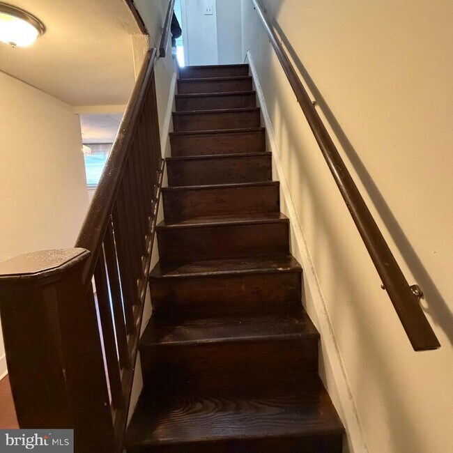 Building Photo - 929 Edgemore Rd