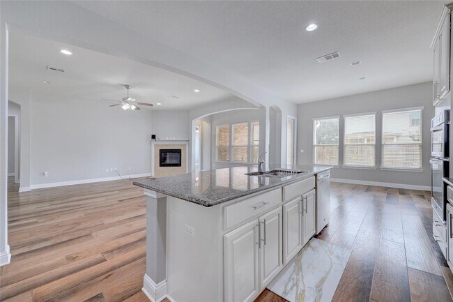 Building Photo - 16017 Jeffs Ln