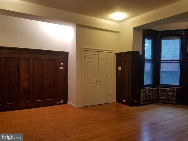 Building Photo - 348 Green Ln