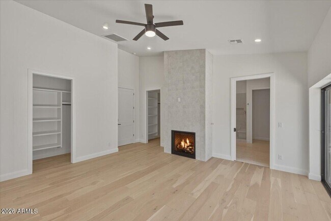 Building Photo - 6050 E Hollyhock St
