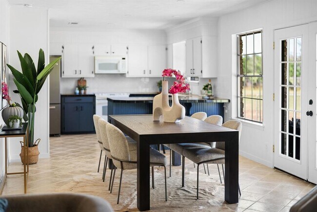 Building Photo - 301 Retha Dr