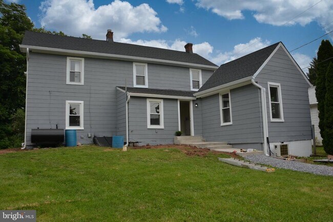 Building Photo - 1006 Circle Dr