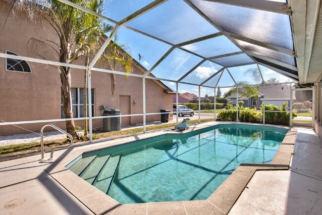 Building Photo - Berkshire lakes - Pool home
