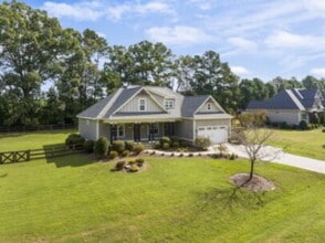 Building Photo - 585 Herons Brook Dr