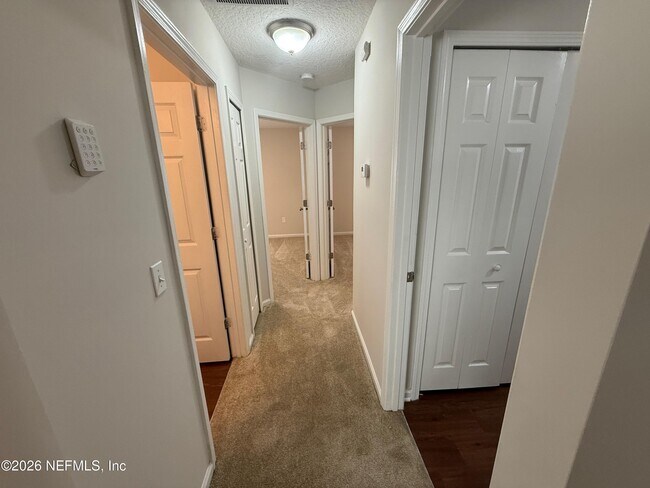 Building Photo - 5550 Oak Crossing Dr