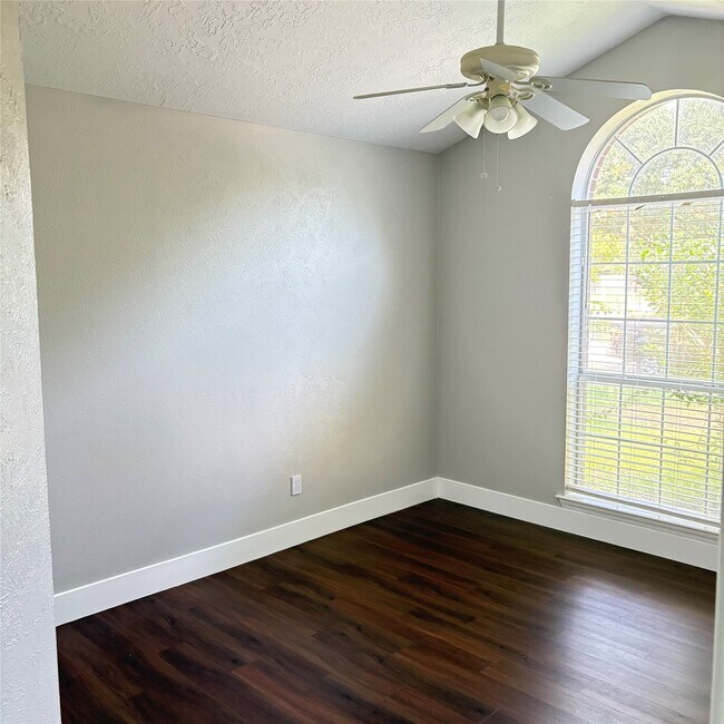 Building Photo - 20315 Aspenwilde Dr