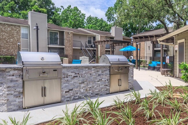 Building Photo - Oak Run Manor Apartments