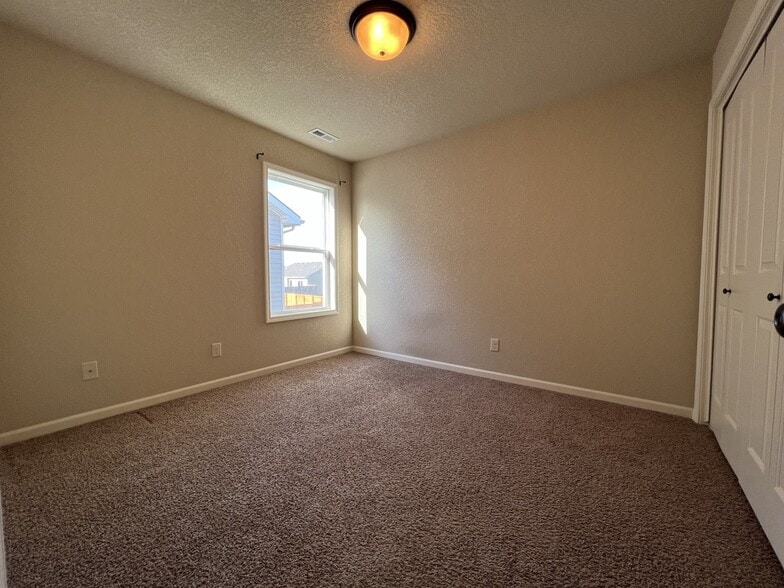 Building Photo - 9565 Red Sunset Ct