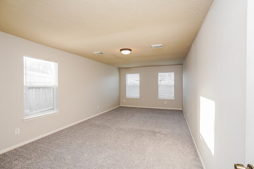 Building Photo - 923 Chad Ln