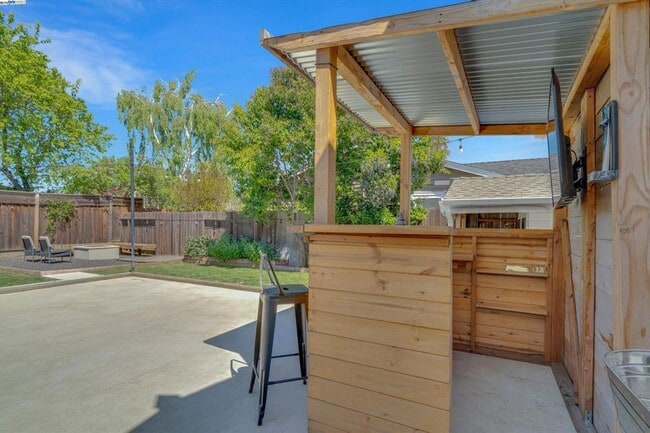 Building Photo - Live in a Modern Luxury 3BR/2BA Home with ...