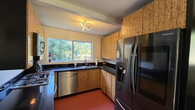 Building Photo - 637 S Crescent Ct