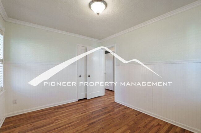 Building Photo - Downtown Charm with Private Yard, Oversized Garage and AC