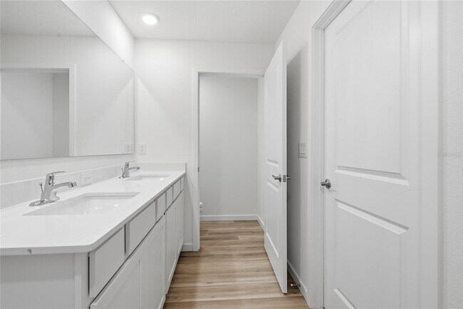 Building Photo - 3059 NE 20th Ter