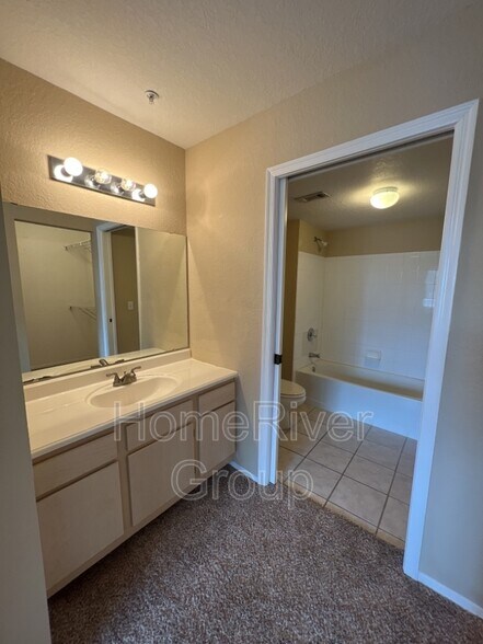Building Photo - 13929 Fairway Island Dr