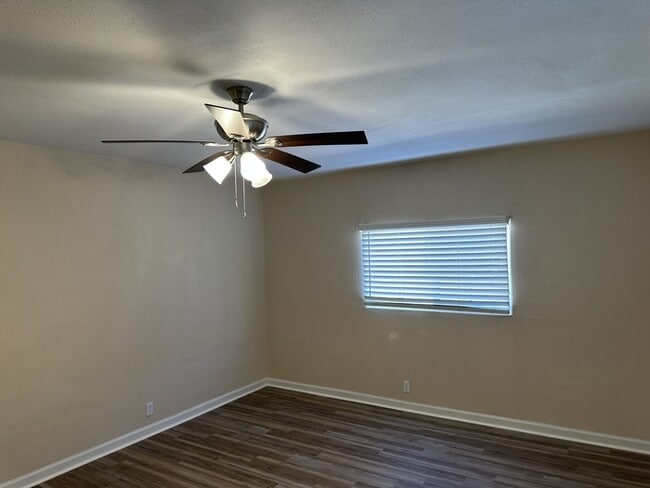 Building Photo - Modesto 3 Bedroom 2 Bathroom Home