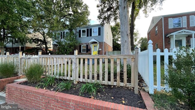 Building Photo - 2221 Arlington Terrace