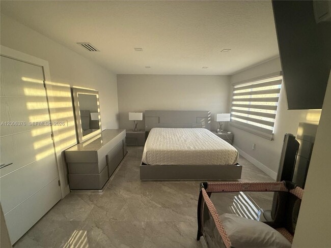 Building Photo - 9721 SW 162nd Ct