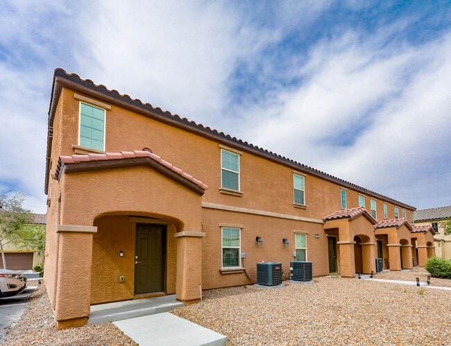 Primary Photo - 3 Bed, 2 Bath Townhome Just Outside of Nel...