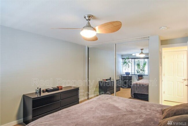 Building Photo - 3825 NE 155th Pl