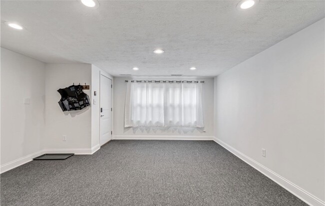 Building Photo - 3811 Edgepark Dr