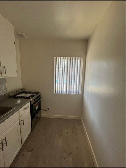 Building Photo - 20033 Saticoy St