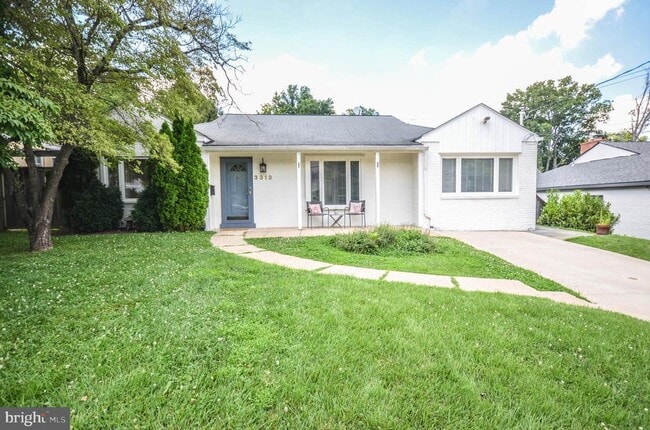 Building Photo - 3313 W Coquelin Terrace