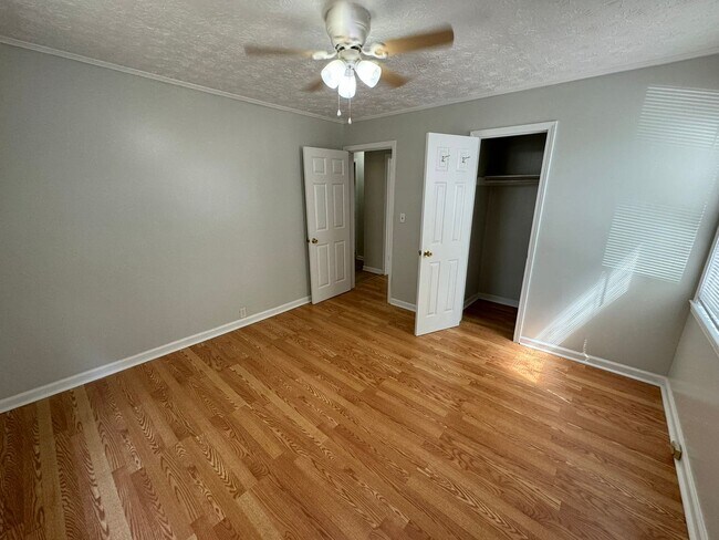 Building Photo - Milledge Ave Ext 1693/1695