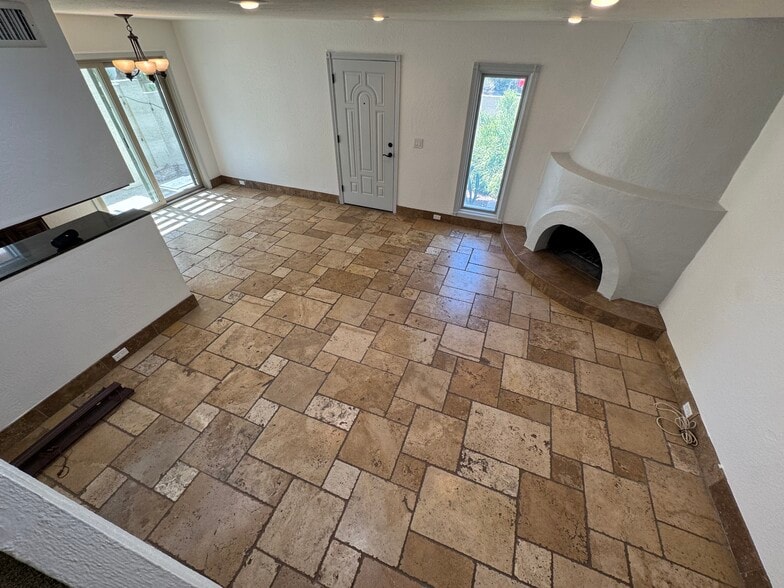 Building Photo - 1802 E Frier Dr