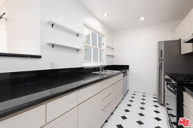 Building Photo - 1133 26th St