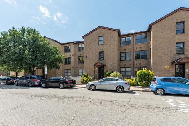 Building Photo - 6501 Liberty Ave