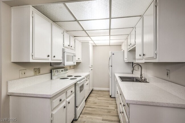 Building Photo - 3683 Villa Knolls E Dr