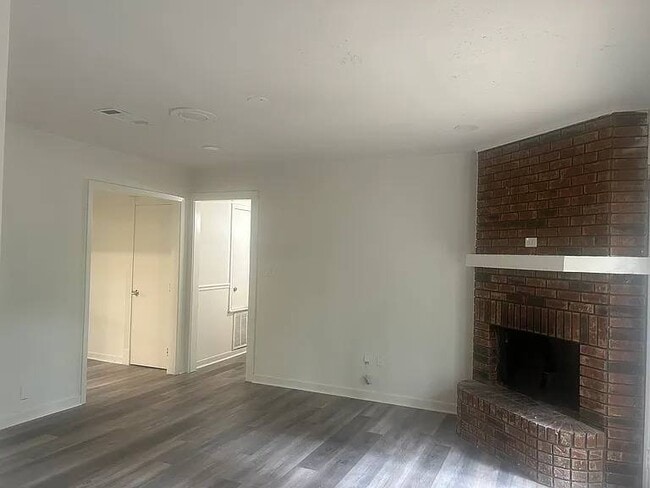 Building Photo - 637 Briarcliff Cir