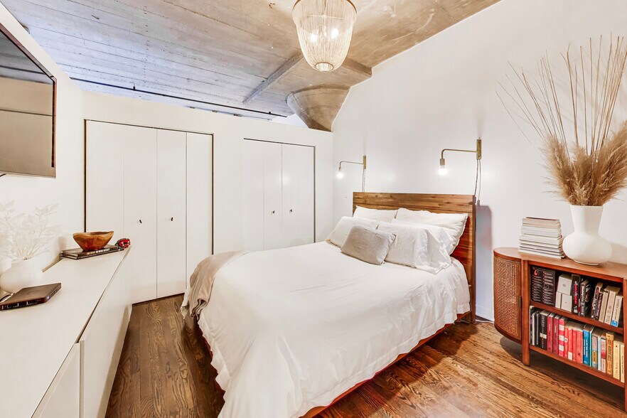 Building Photo - 1111 W 15th St