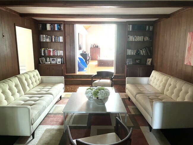 Building Photo - 565 Juneberry Rd