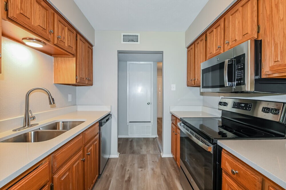 Building Photo - 1301 Southridge Dr