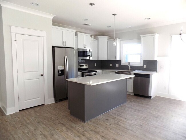 Building Photo - 16 Circlewood Dr